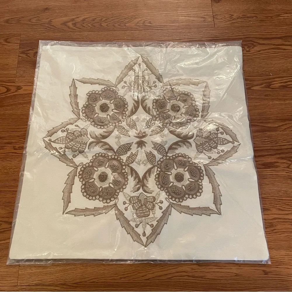 Pottery Barn Cora‎ Medallion 20x20 Pillow Cover Embroidered NWT